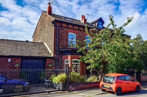 4 bedroom terraced house for sale