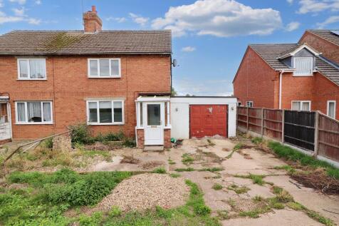 2 bedroom semi-detached house for sale