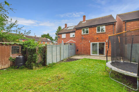 3 bedroom semi-detached house for sale