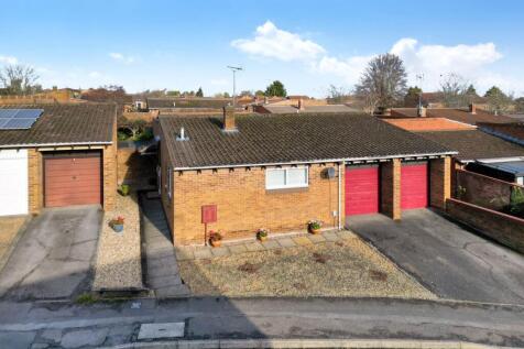 Chilcombe Way, Earley 2 bed detached bungalow for sale