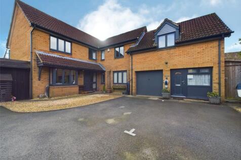 6 bedroom detached house for sale