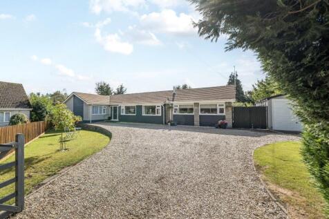 Magor, Caldicot, Monmouthshire, NP26 4 bed detached bungalow for sale