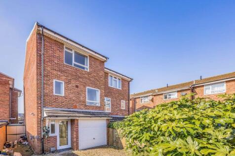 3 bedroom town house for sale
