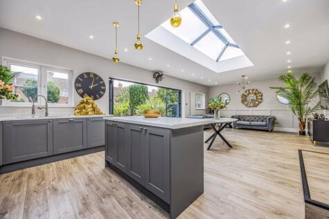 Second Avenue, Portsmouth 4 bed detached bungalow for sale