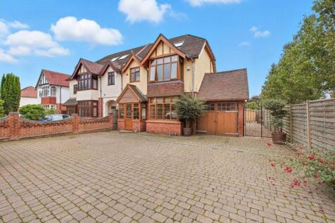 5 bedroom semi-detached house for sale