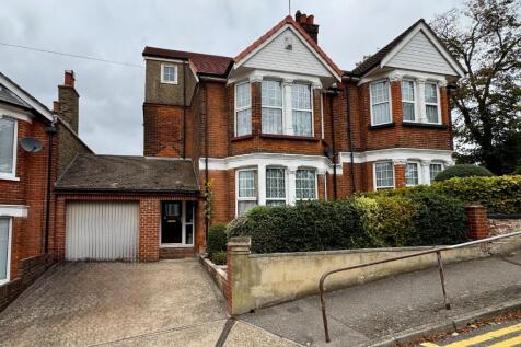 5 bedroom semi-detached house for sale