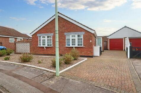 Elmdale Drive, Carlton Colville... 2 bed detached bungalow for sale