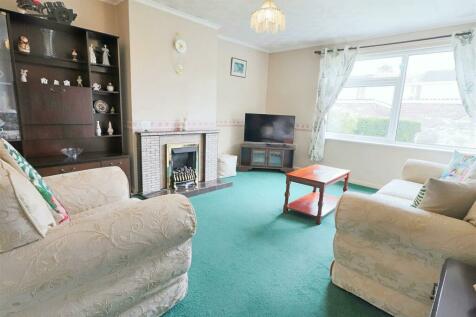 Lloyds Avenue, Kessingland, Lowestoft 2 bed terraced bungalow for sale