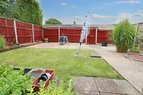 Lloyds Avenue, Kessingland, Lowestoft 2 bed terraced bungalow for sale