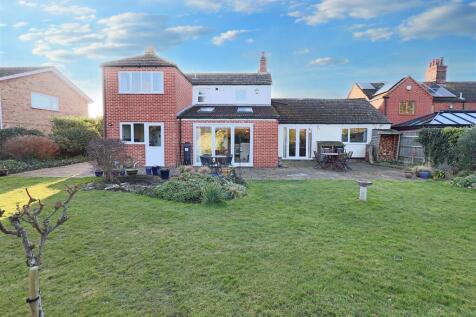 The Street, Blundeston, Lowestoft 4 bed detached house for sale
