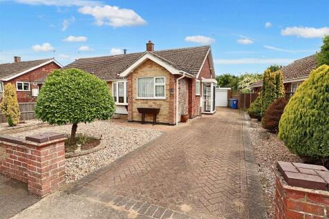 2 bedroom semi-detached bungalow for sale