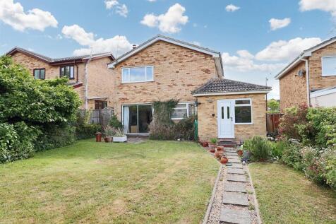 Rowan Way, Oulton Broad, Lowestoft 3 bed detached house for sale