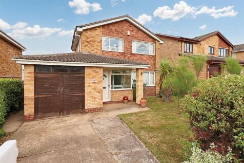 Rowan Way, Oulton Broad, Lowestoft 3 bed detached house for sale