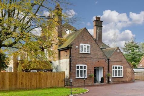 Hoyland Down, Woodland Way, Kingswood 3 bed apartment for sale
