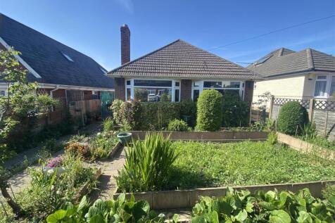 Upper Road, Poole BH12 2 bed detached bungalow for sale