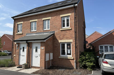 3 bedroom semi-detached house for sale