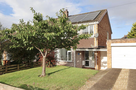 3 bedroom semi-detached house for sale