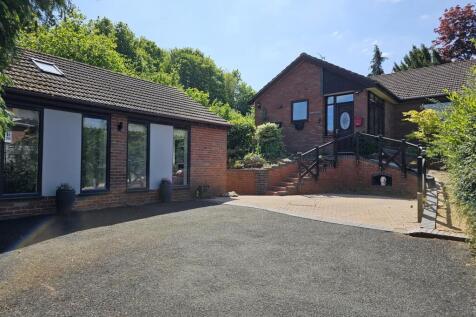 4 bedroom detached bungalow for sale