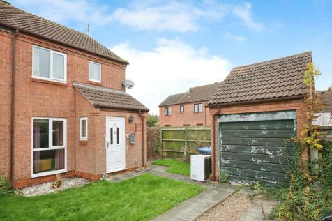 2 bedroom semi-detached house for sale