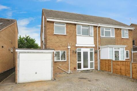 3 bedroom semi-detached house for sale