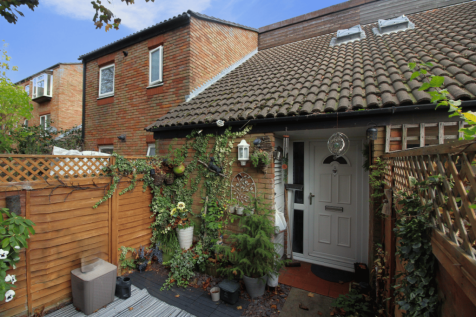 Baron Court, Stevenage, SG1 2 bed maisonette for sale