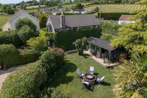 Nythe Road, Ashcott 2 bed barn conversion for sale