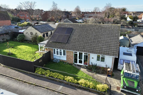 Oriel Road, Street 4 bed detached bungalow for sale
