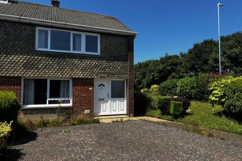 4 bedroom end of terrace house for sale