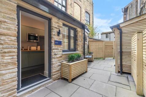 Newmarket Street, Skipton, North... 6 bed flat for sale