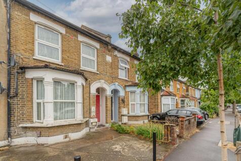 Mandeville Road, Enfield 1 bed maisonette for sale