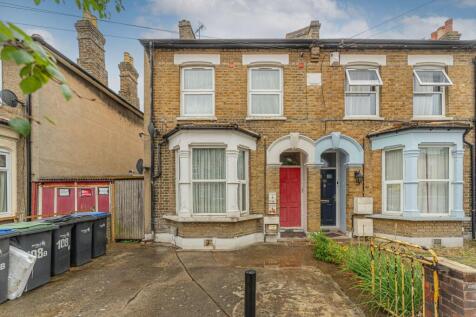 B Mandeville Road, Enfield 1 bed maisonette for sale