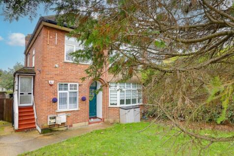 Myddelton Avenue, Enfield 2 bed maisonette for sale