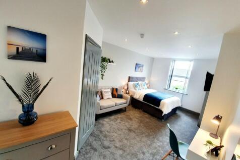 6 bedroom end of terrace house for sale