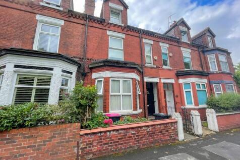 5 bedroom terraced house for sale