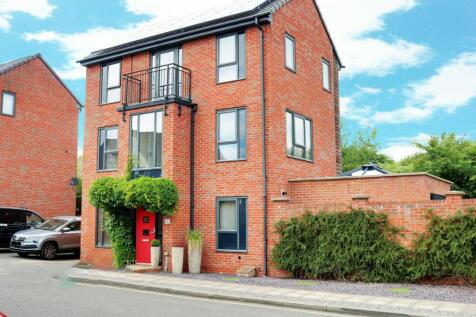 6 bedroom detached house for sale