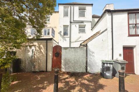 3 bedroom maisonette for sale