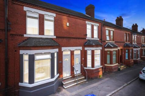 5 bedroom terraced house for sale