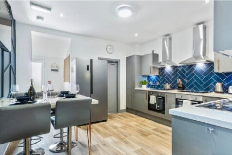 6 bedroom terraced house for sale