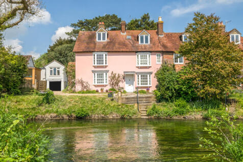 4 bedroom end of terrace house for sale