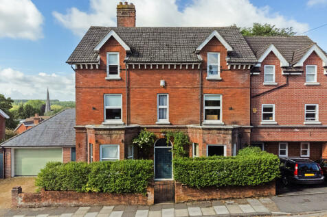 5 bedroom semi-detached house for sale