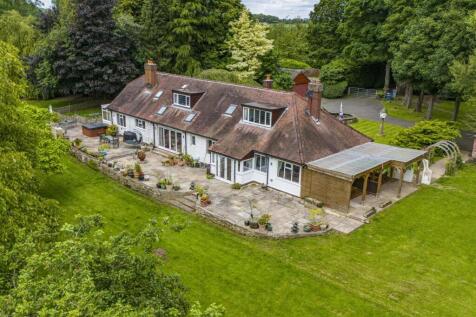 6 bedroom detached house for sale