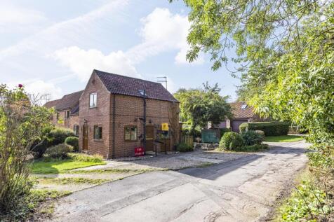 3 bedroom link detached house for sale
