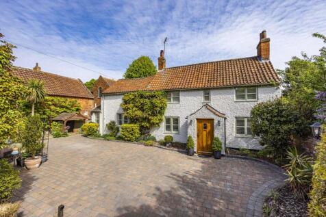 6 bedroom detached house for sale