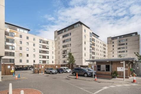 Falcon Drive, Cardiff 2 bed apartment for sale