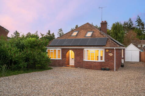 New Road, Newbury, RG14 3 bed detached house for sale
