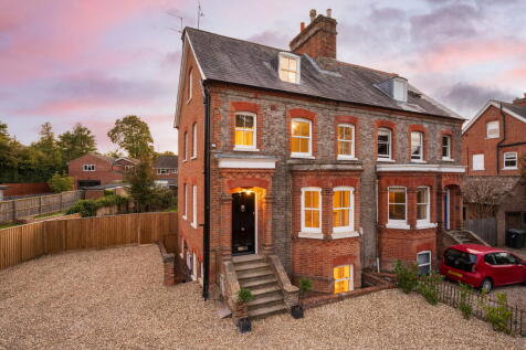 6 bedroom semi-detached house for sale