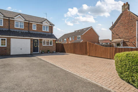 3 bedroom semi-detached house for sale