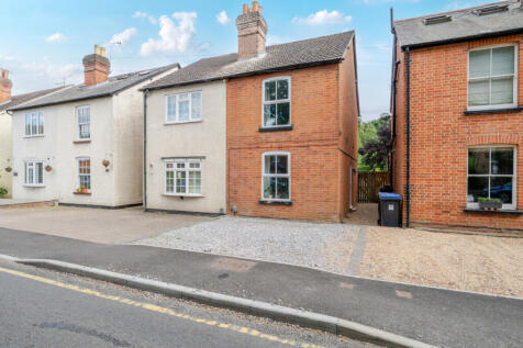 Connaught Road, Brookwood, Woking 2 bed semi