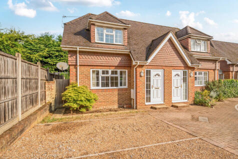 2 bedroom semi-detached house for sale