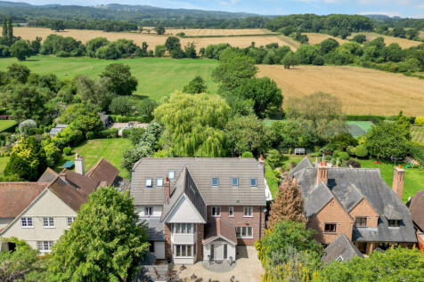 Leicester LE7 7 bed detached house for sale